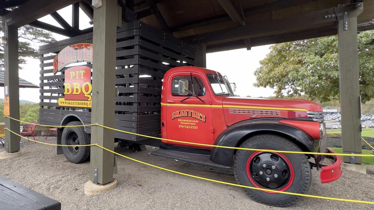 Skeeter's Pit BBQ restaurant view 3