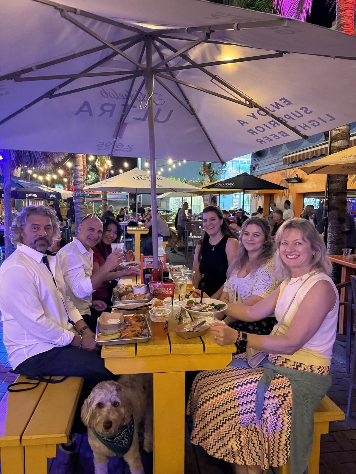 Coco's Crush Bar & Grill restaurant view 1