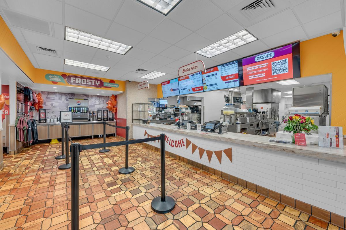 Hot Dog Shoppe restaurant view 4