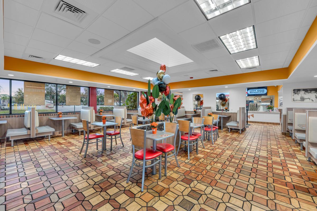 Hot Dog Shoppe restaurant view 5