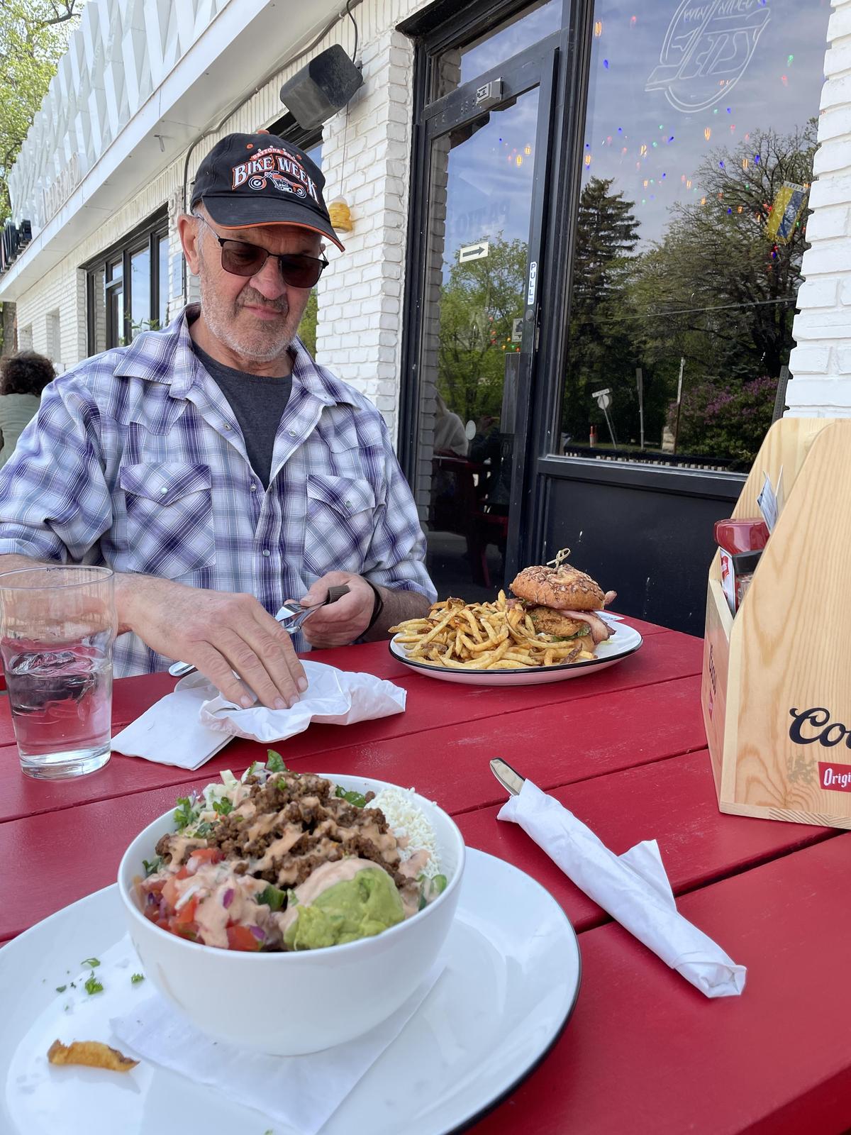 Leopold's Tavern Winnipeg - Academy restaurant view 1