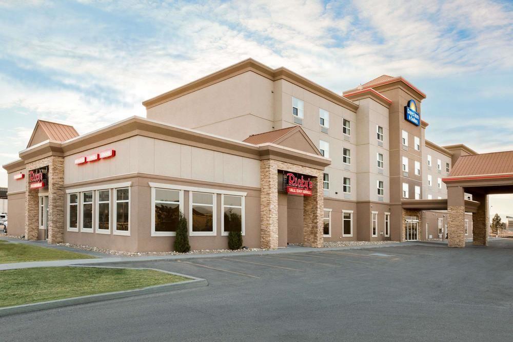 Pet Friendly Hotels In Leduc Ab Bring Fido - 