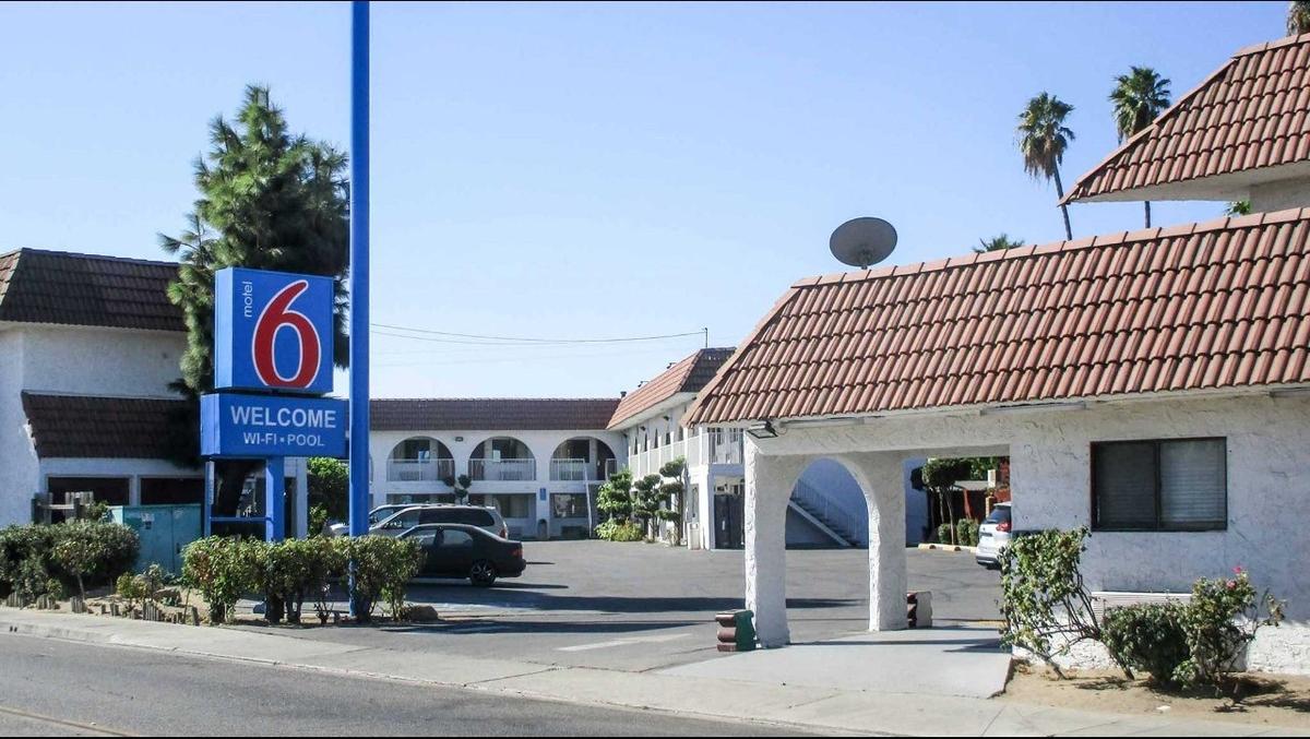 Motel 6 Fresno Pet Policy