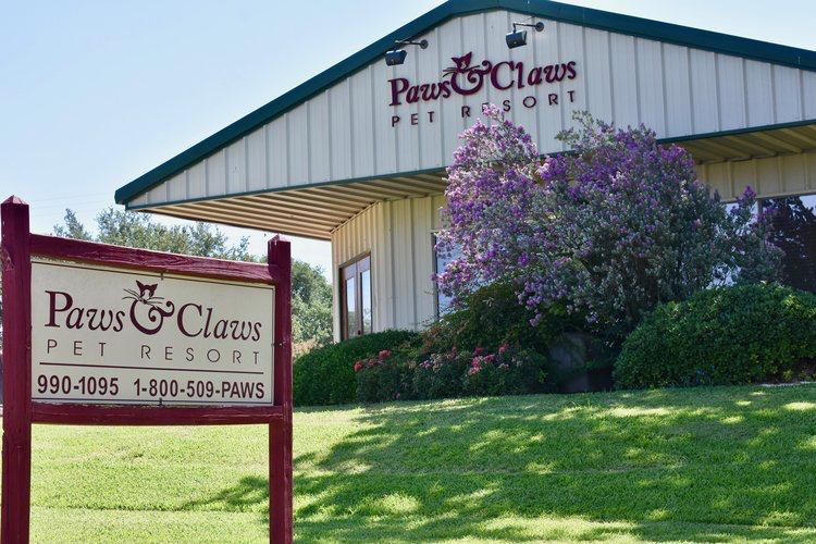 Pet Friendly Paws & Claws Pet Resort