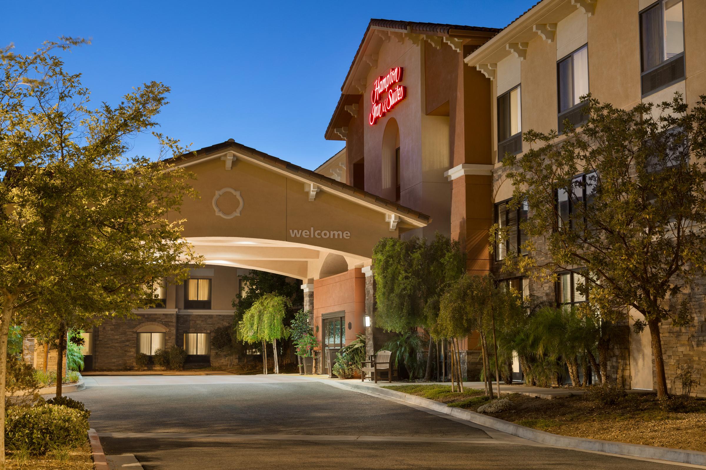 thousand oaks hotels pet friendly