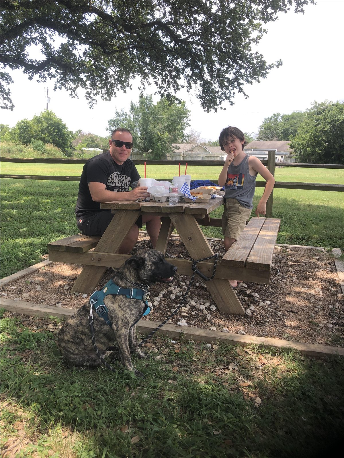 A dog and family pay a visit to Liberty Hill, TX, pet-friendly restaurant Major's Burger Chain.