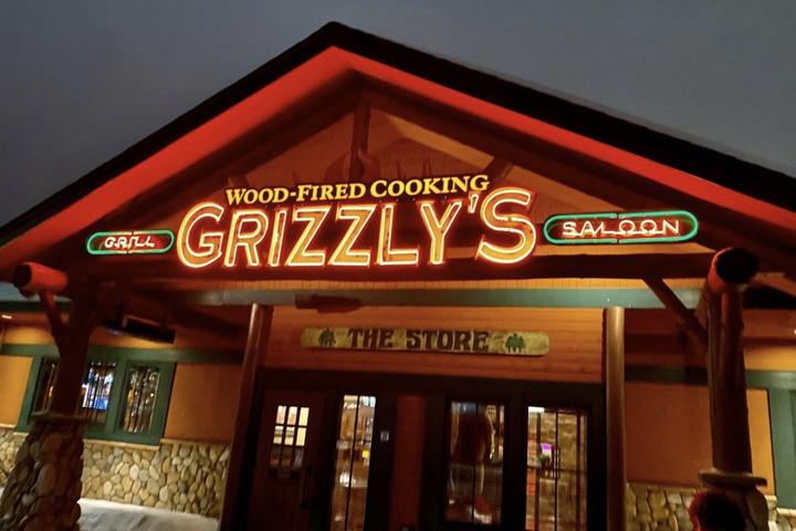 Pet Friendly Grizzly's Wood-Fired Grill - Baxter