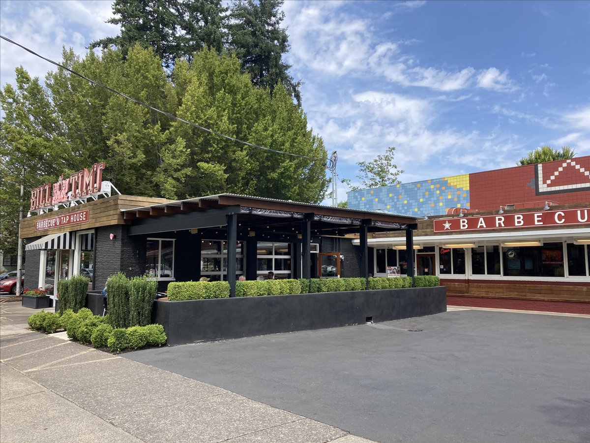 Photo of the dog-friendly patio at Bill & Tim's Barbecue & Tap House in Eugene, Oregon.