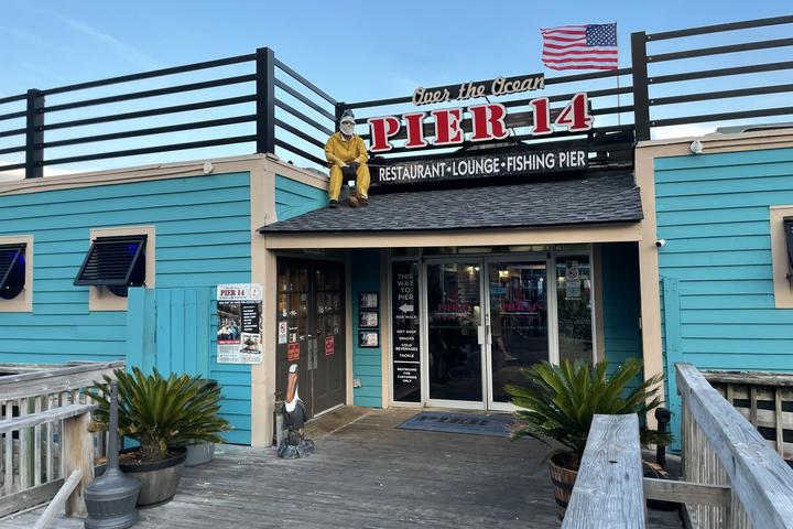 Pet Friendly Pier 14 Restaurant & Lounge