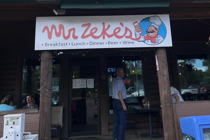 Pet Friendly Mr. Zeke’s Restaurant