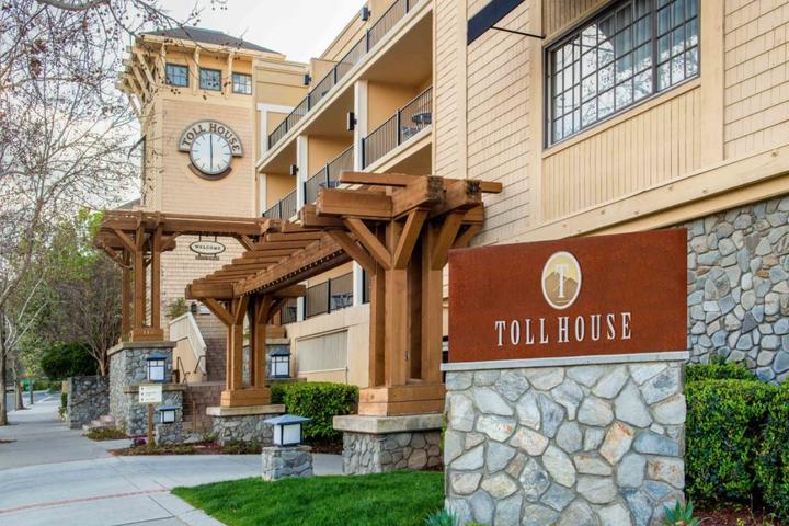 Pet Friendly Toll House Hotel