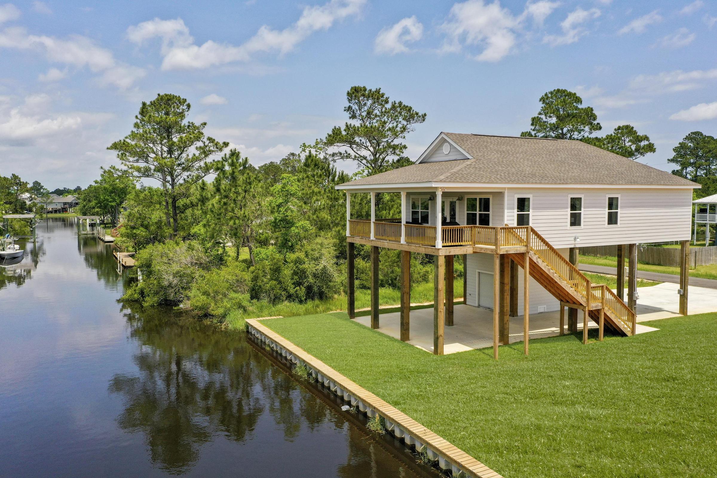 Pet Friendly Bayfront Cottage with River Access & Views