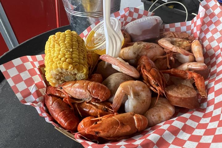 Pet Friendly Off the Hook Seafood Shack at Bear Paw Resort