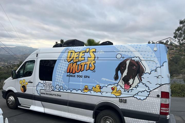 Pet Friendly Dee's Mutts Mobile Dog Spa