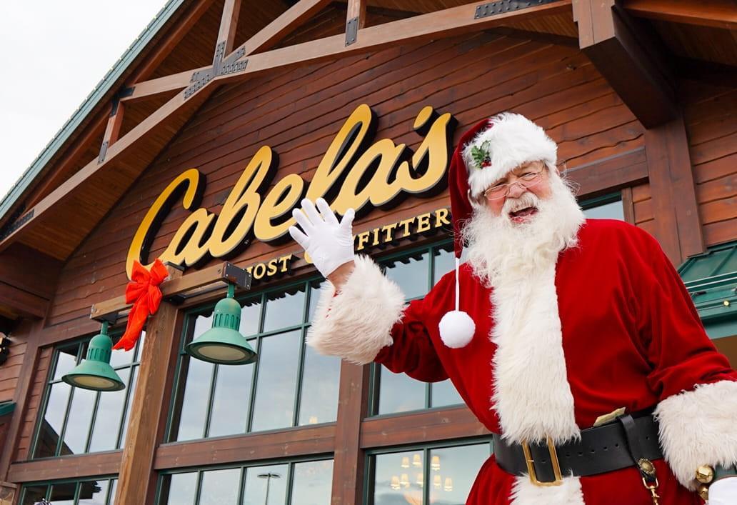 BringFido to Santa's Wonderland at Cabela's