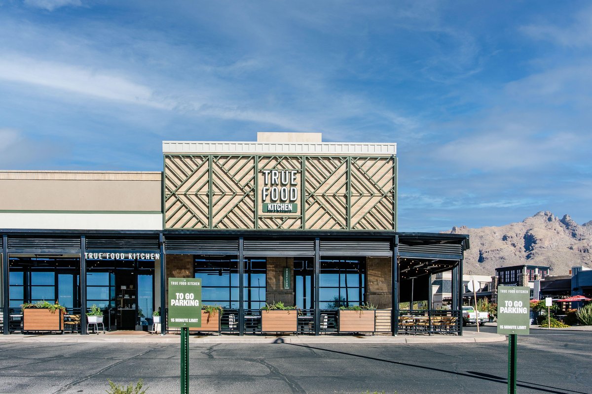 The outside of True Food Kitchen, a pet-friendly restaurant in Tucson, AZ.