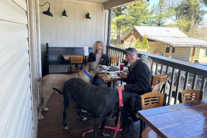 Pet Friendly Roscoe Barbeque Co.