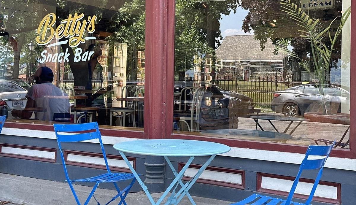 A bistro-style table outside on the sidewalk patio of the pet-friendly Betty's Snack Bar in Newburgh, NY.