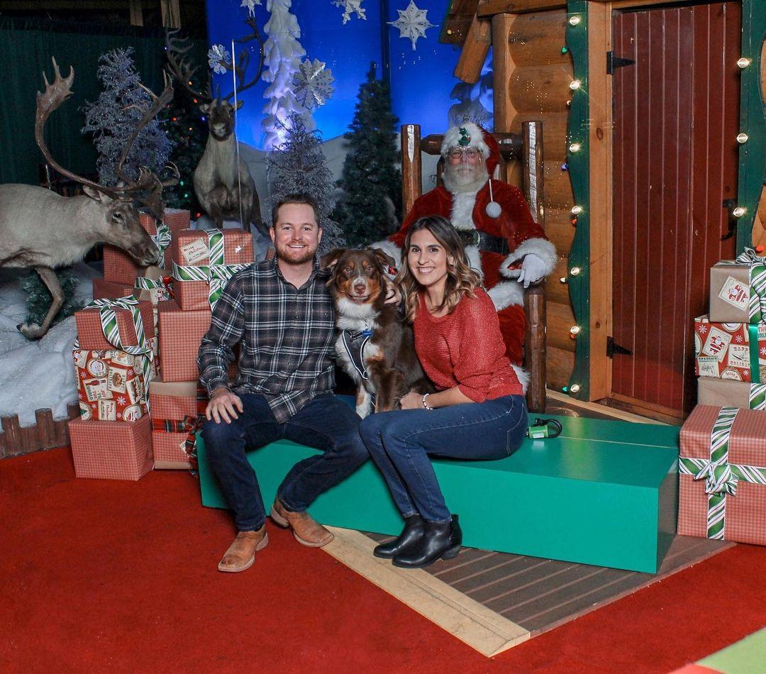 Here Comes Santa Paws! Where to Get Photos of Fido with Santa in 2020