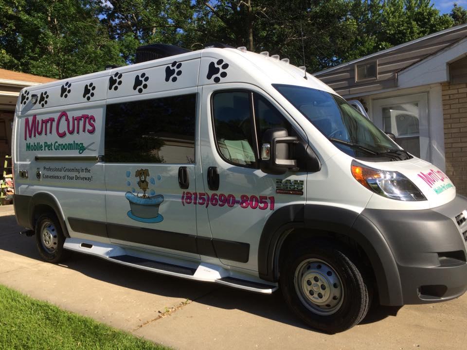 Pet Friendly Mutt Cutts Mobile Grooming