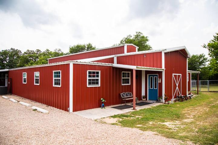 Pet Friendly Texas Tails Pet Ranch and Spaw