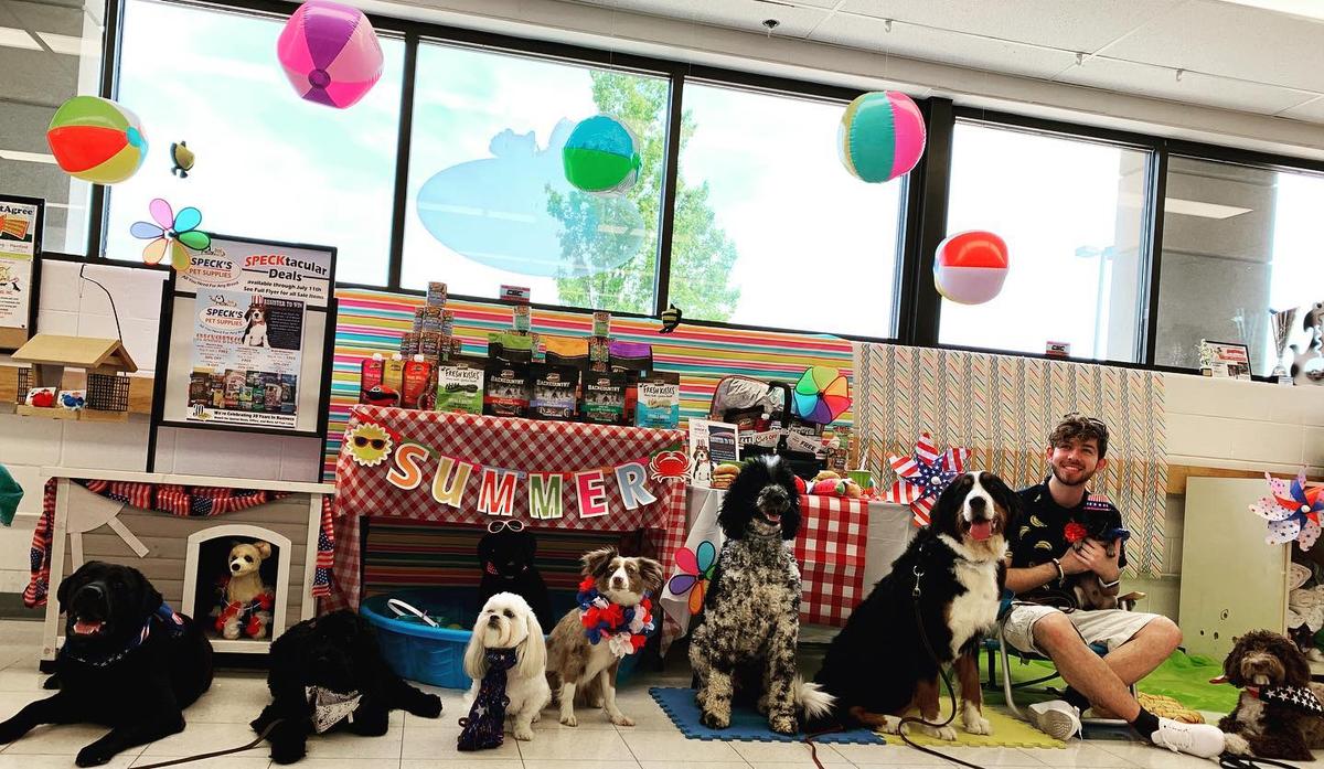 Speck's pet sales supply hours