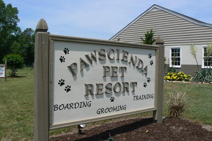 Pet Friendly PawsCienda Pet Resort