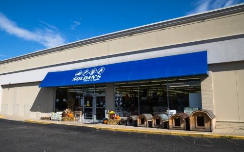 Soldan's pet supply top