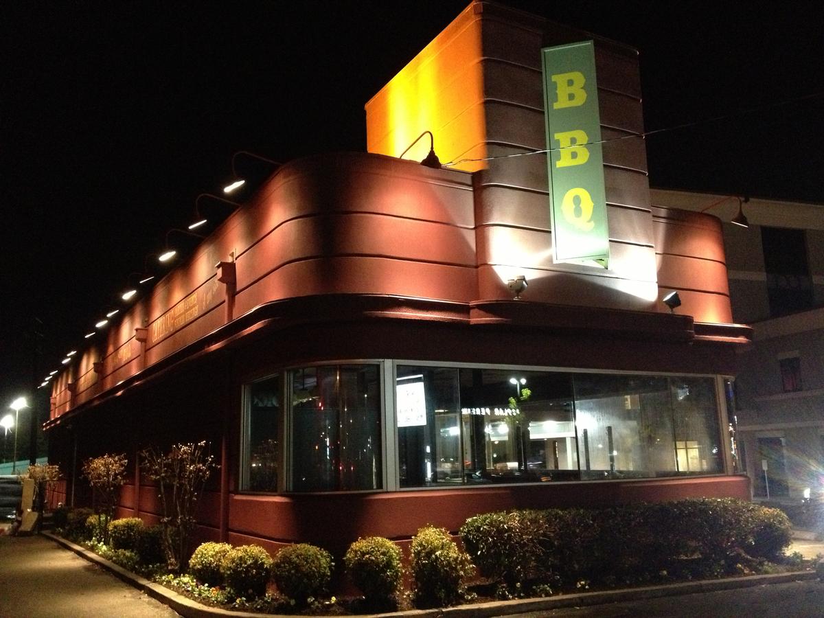 One Amp Only Bbq Is Pet Friendly