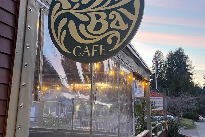 Pet Friendly Rolling Bay Cafe