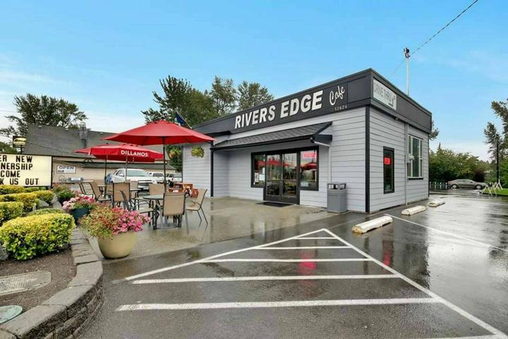 Pet Friendly Rivers Edge Cafe