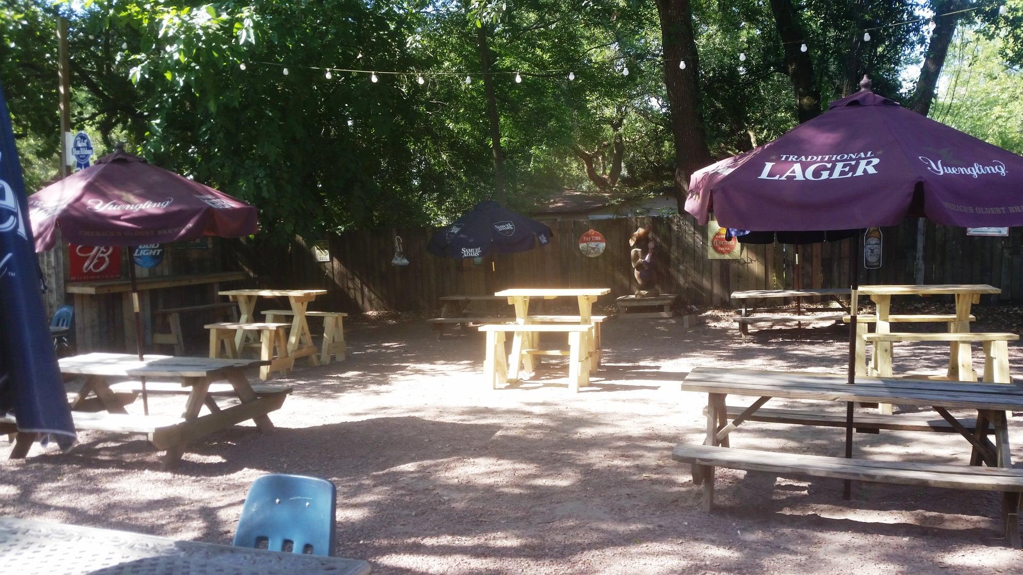 Goat Lips Chew & Brewhouse Pet Policy