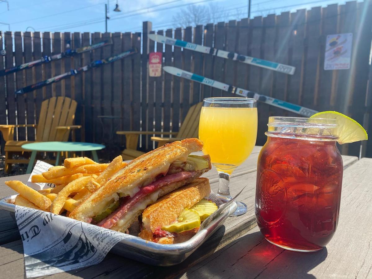 Dog & Bull Brew & Music House Pet Policy