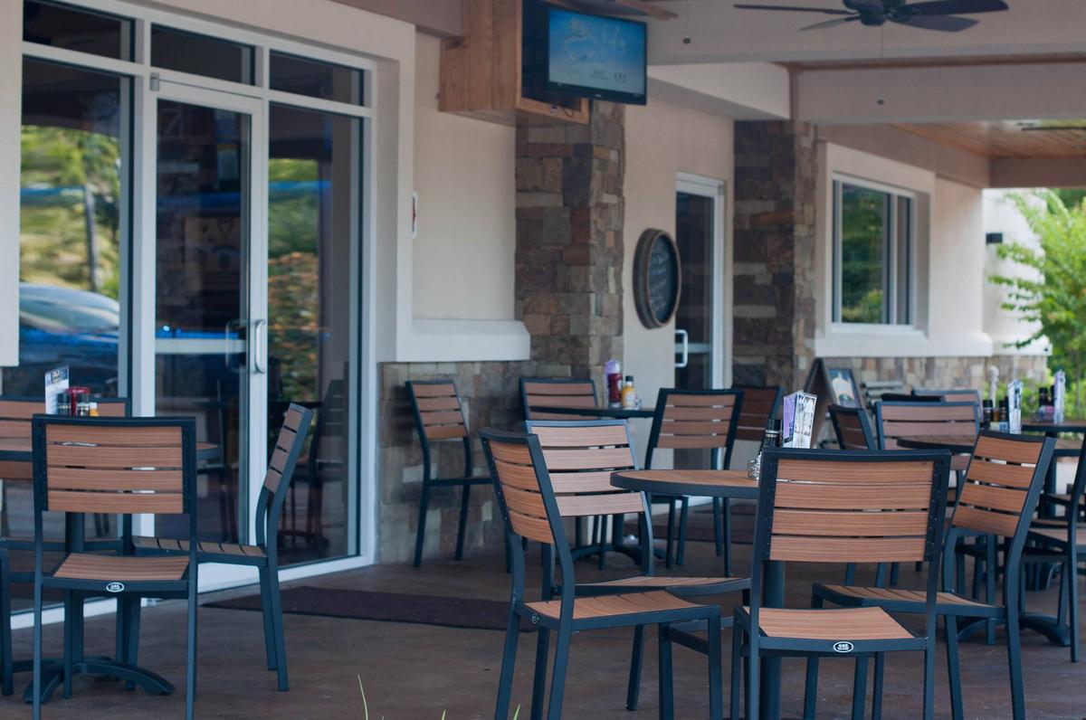 Half Wall Beer House Is Pet Friendly Half Wall Beer House Is Pet Friendly