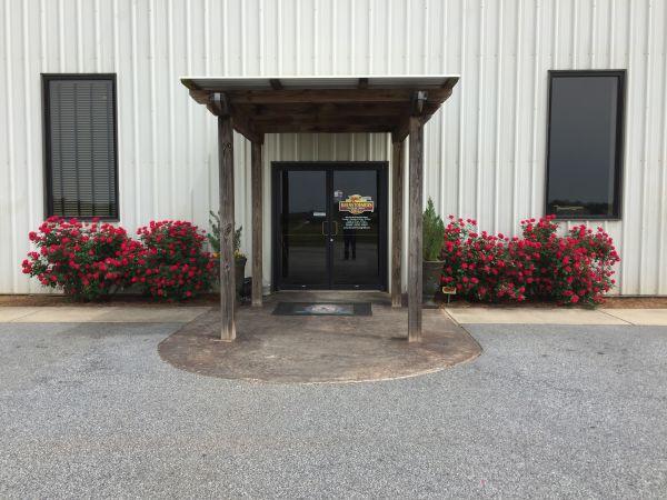 Barnstormer S Grill Is Pet Friendly