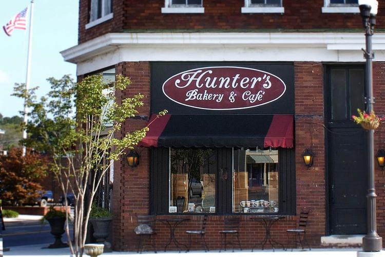 Dog Friendly American Restaurants in Sweetwater, TN - BringFido