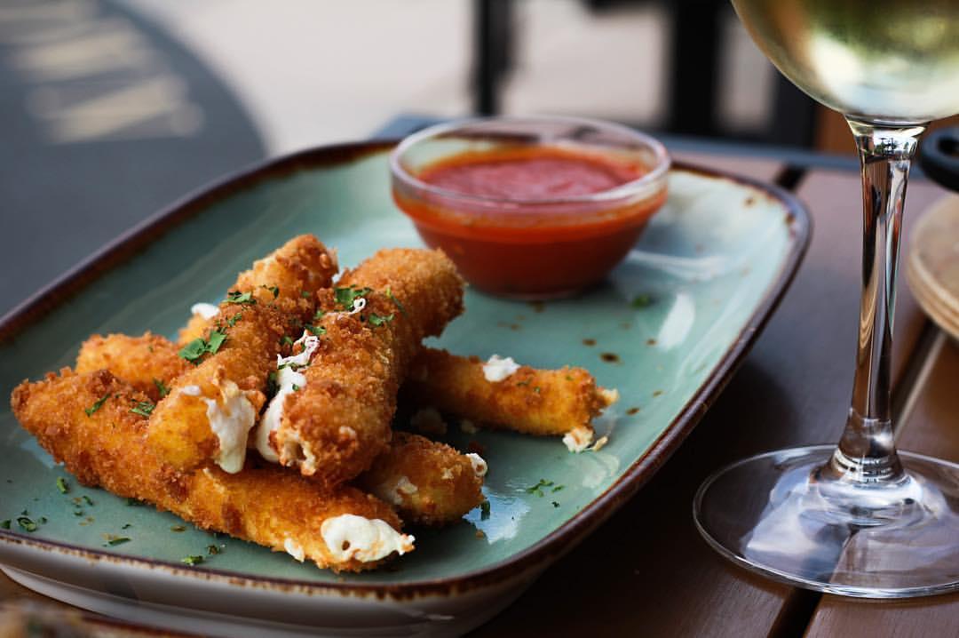 Lena�s Wood Fired Pizza and Tap Is Pet Friendly