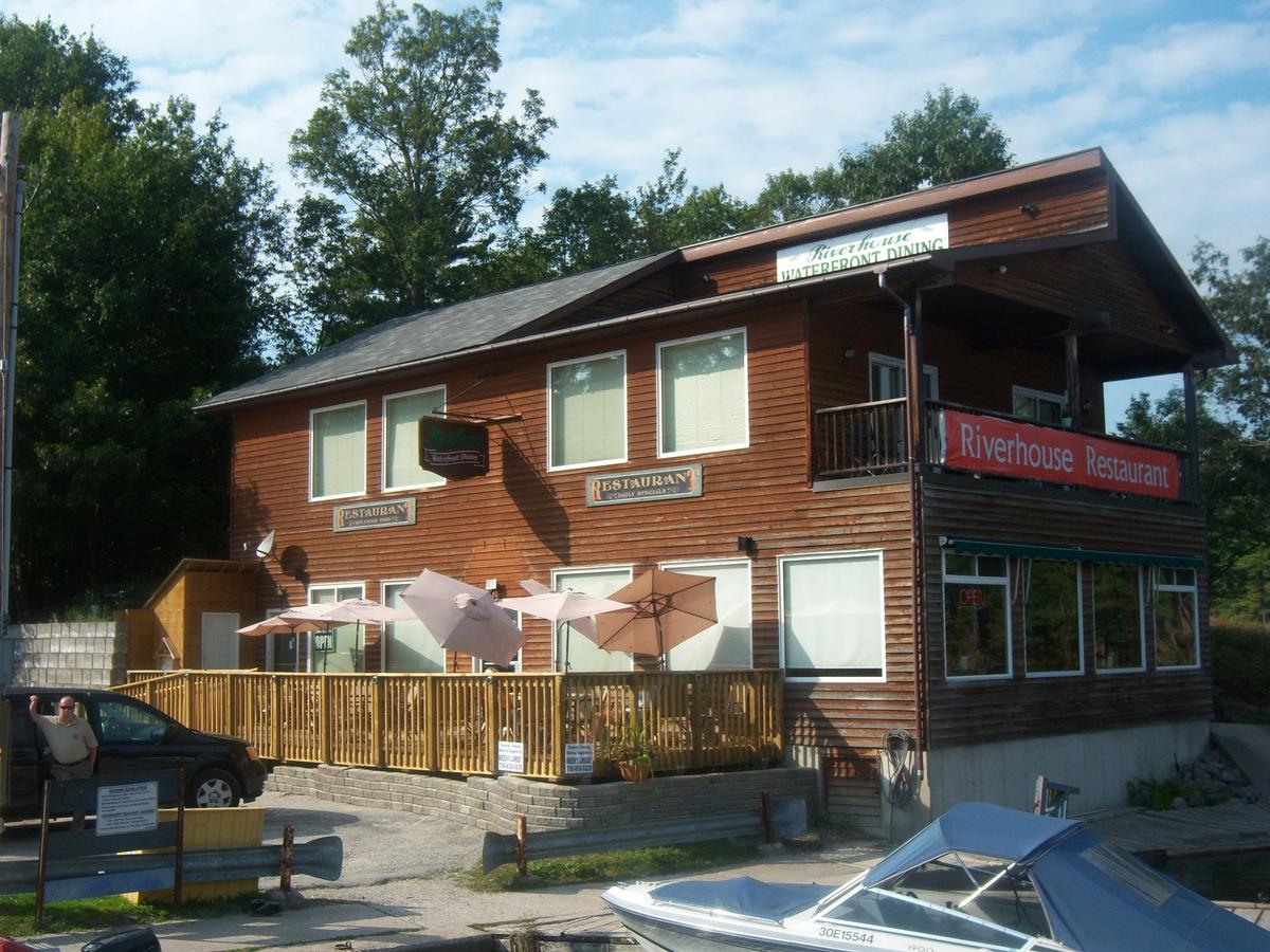 Riverhouse Restaurant Is Pet Friendly