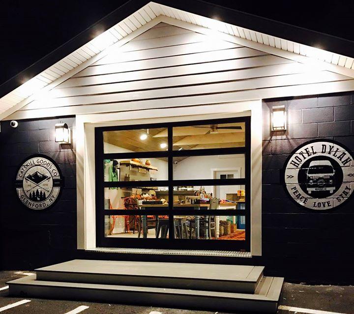 Santa Fe Woodstock Is Pet Friendly