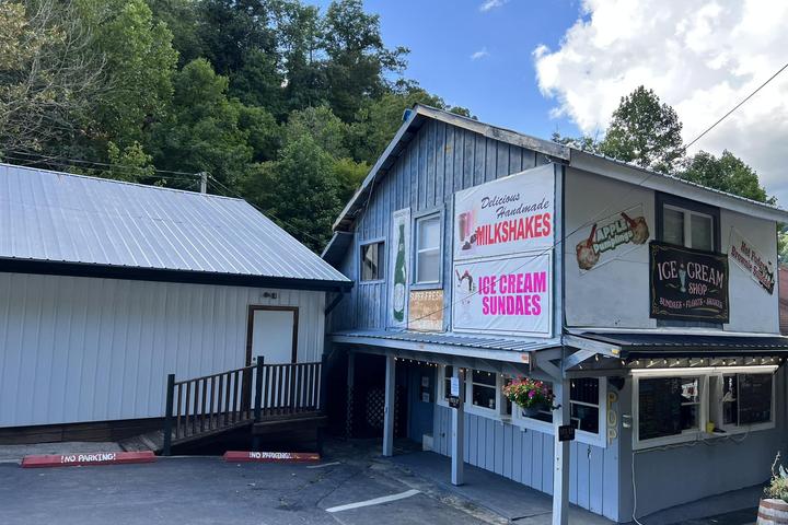 Pet Friendly Red River Gorge General Store & Ice Cream Shop