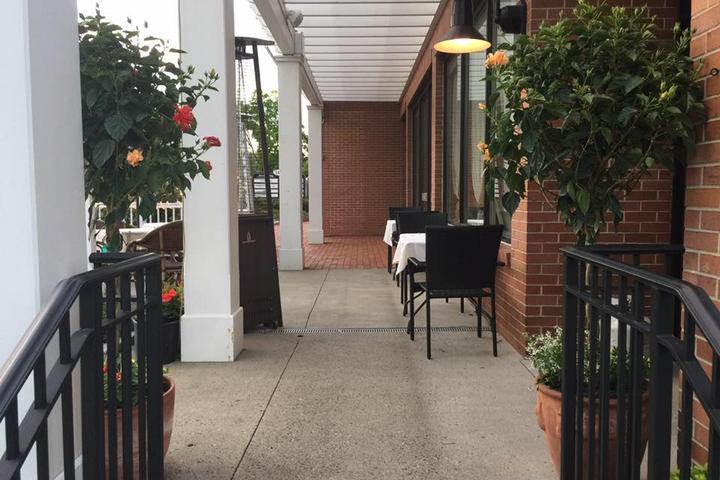 Dog Friendly Restaurants In Wilton Ct Bringfido Dog Friendly Restaurants In Wilton Ct