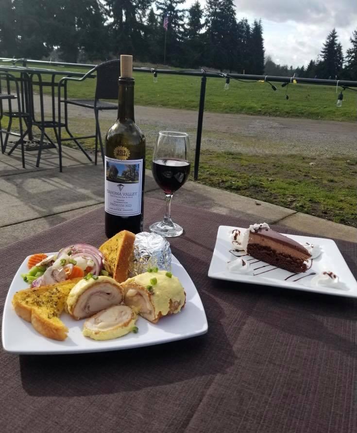 Pet Friendly Tahoma Valley Golf Course Bar & Grill