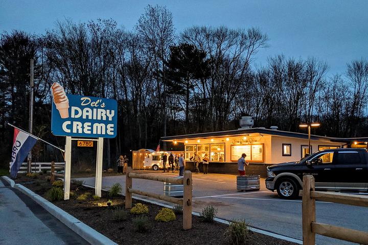 Pet Friendly Del's Dairy Farm & Ice Cream Co.
