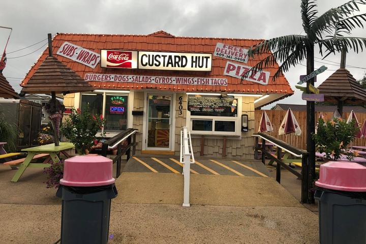 Pet Friendly Custard Hut and Pizza