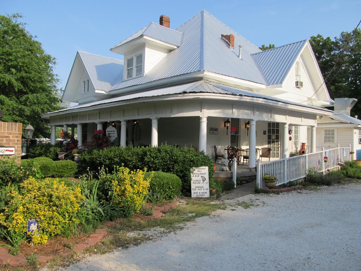 Buttermilk Hill Restaurant and Bar Is Pet Friendly