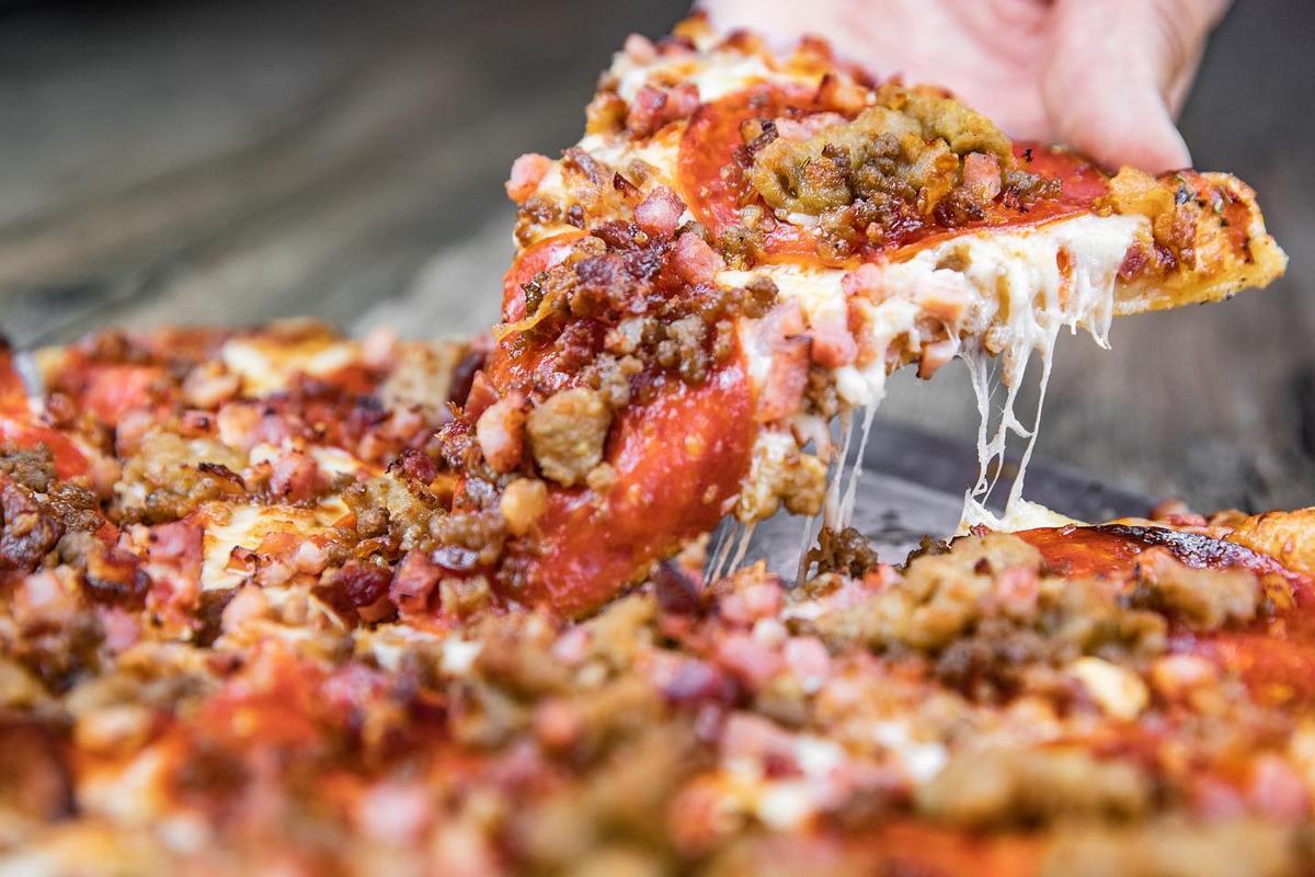 Sanders Ferry Pizza & Pub Is Pet Friendly