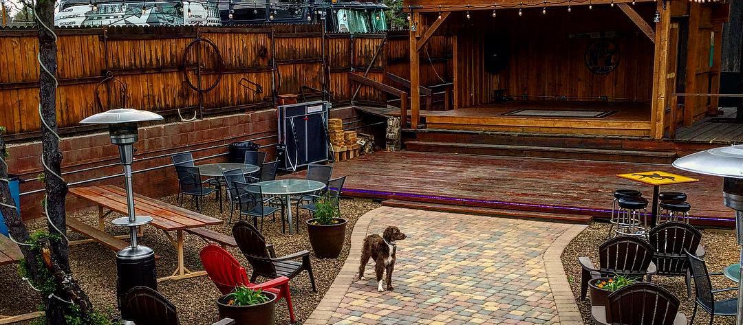 Picture of The Lion's Den, a dog-friendly restaurant in Pinetop. Photo via @jboots31. Picture of The Lion's Den, a dog-friendly restaurant in Pinetop. Photo via @jboots31.