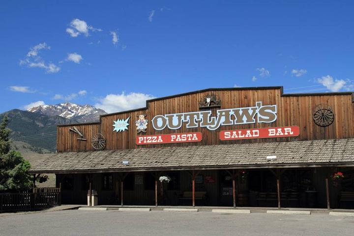 Pet Friendly Outlaw's Pizza
