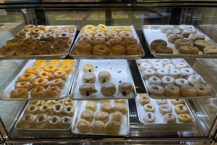 Pet Friendly Pete's Ice Cream and Donuts
