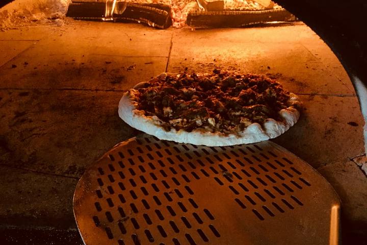 Pet Friendly 1000° Wood Fired Pizza